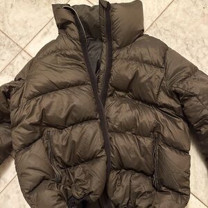 100% authentic Lululemon puffy coat- women’s size M/L